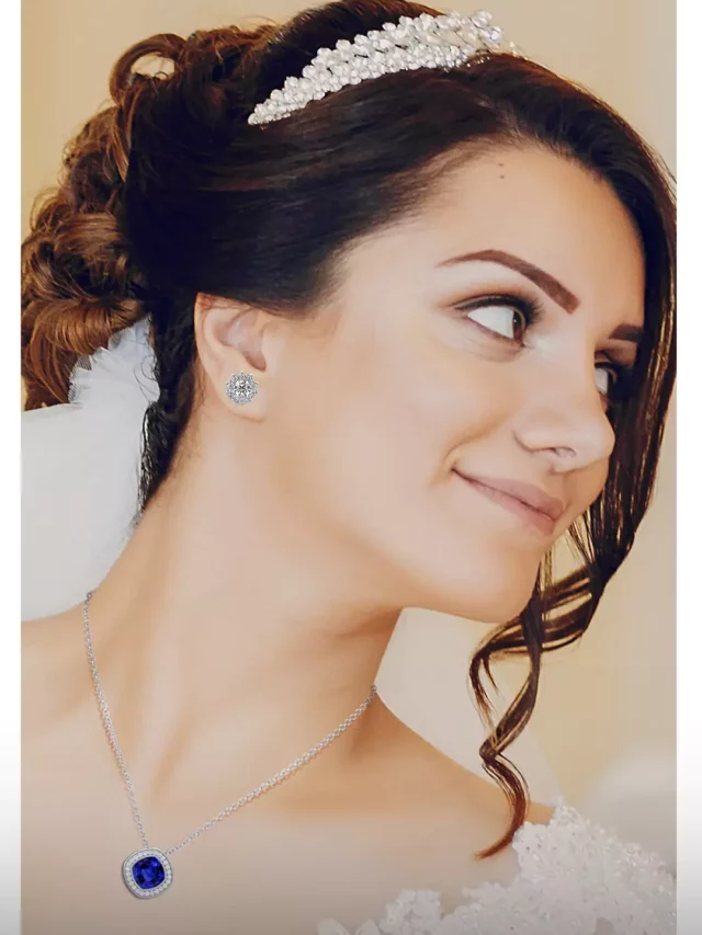 bride wearing a hair comb and jewelry