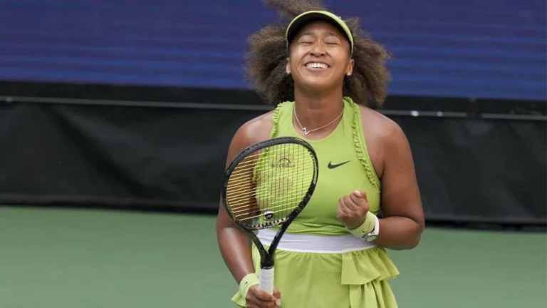 Naomi Osaka playing tennis